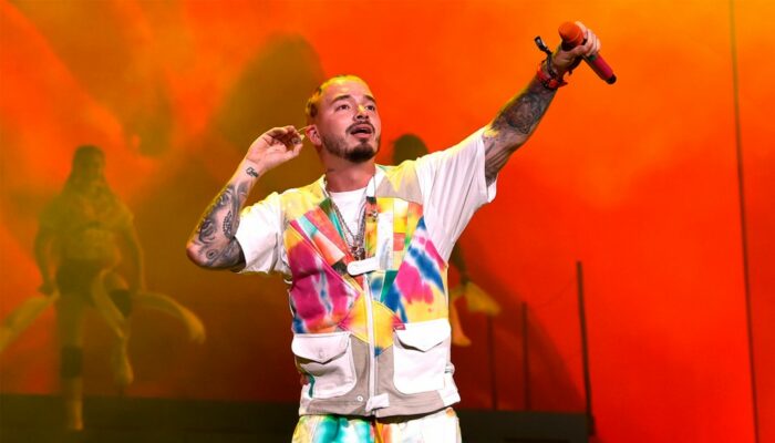 j-balvin-premio-icono-mundial-1024x585-3