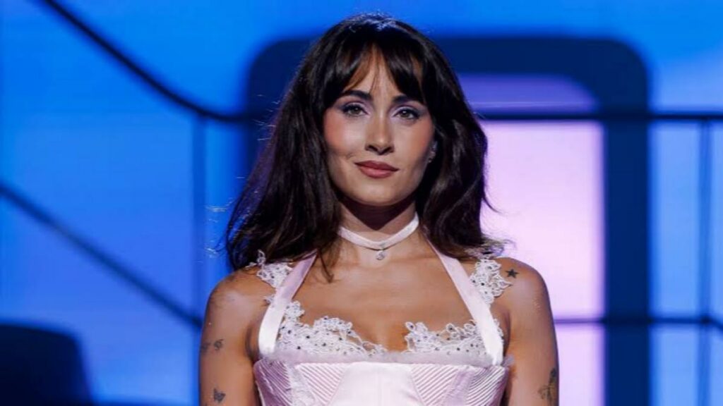 Aitana-Cuarto-Azul